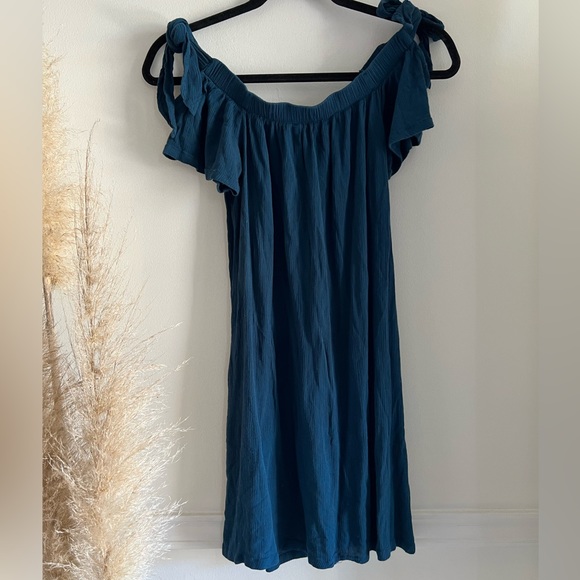 Off the Shoulder Shift Dress - Picture 1 of 4